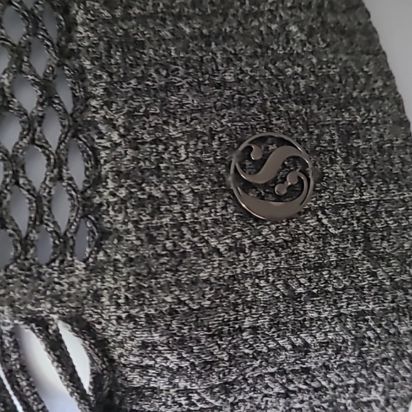 Gray -fish net, nylon/spandex long sleeve top. Quality Fabic, no size or tags - Picture 4 of 5